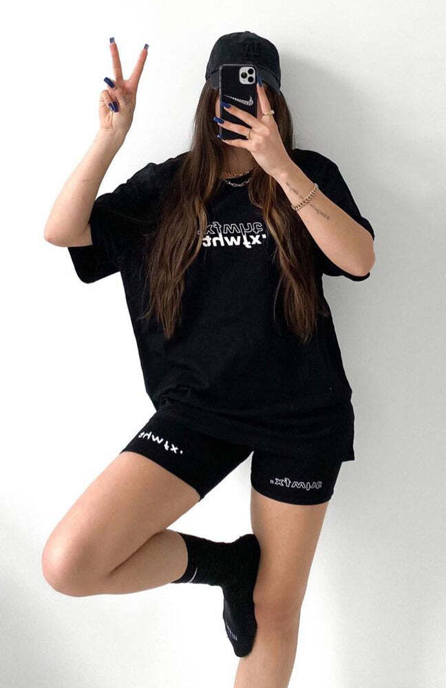 Catching Feelings Tee Black
